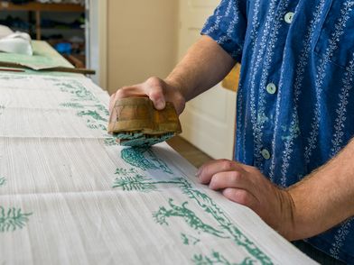 einbeker-blaudruck-aufsetzen-eines-models-auf-stoff