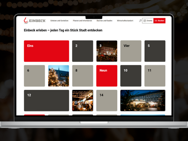 Bildschirm mit den Türchen aus dem digitalen Adventskalender