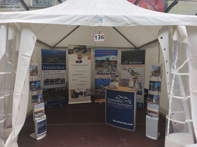 38. „Tag der Niedersachsen“ in Osnabrück 38. „Tag der Niedersachsen“ in Osnabrück Stand mit Rollups und Werbematerial